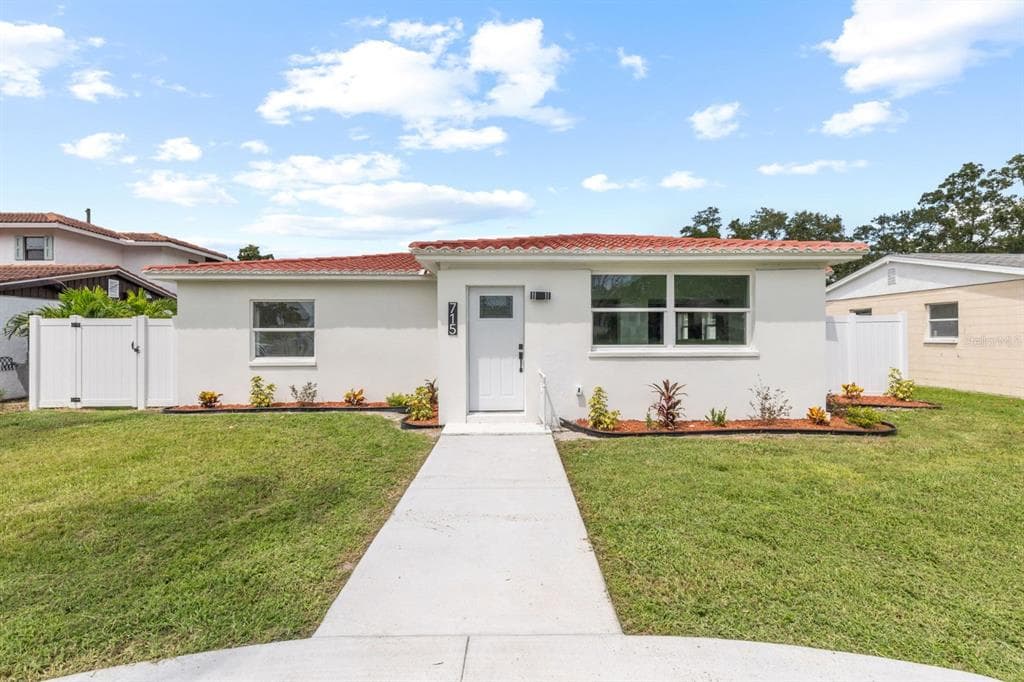 715 40TH AVENUE NE ST PETERSBURG, FL 33703