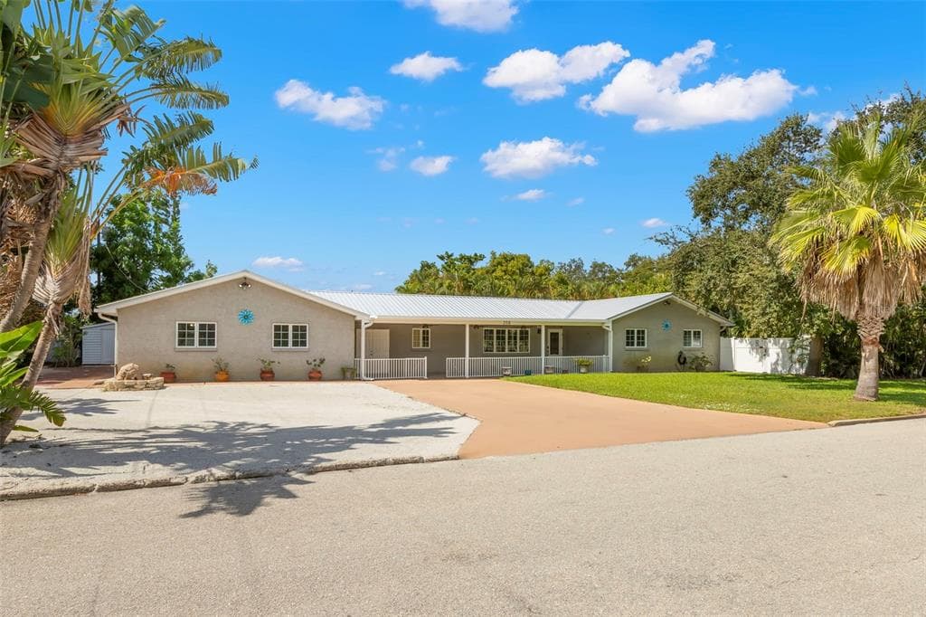 208 77TH STREET W BRADENTON, FL 34209