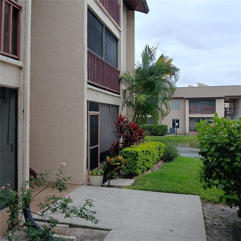 8602 CHAMPLAIN UNIT 87 TAMPA, FL 33614