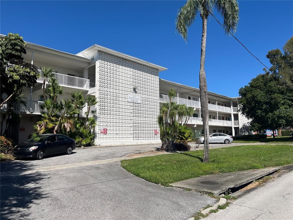 5155 9TH AVENUE N UNIT 208 ST PETERSBURG, FL 33710