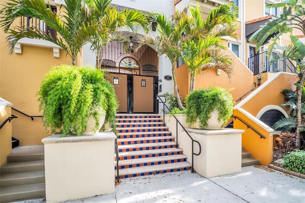 200 4TH AVENUE S UNIT 324 ST PETERSBURG, FL 33701