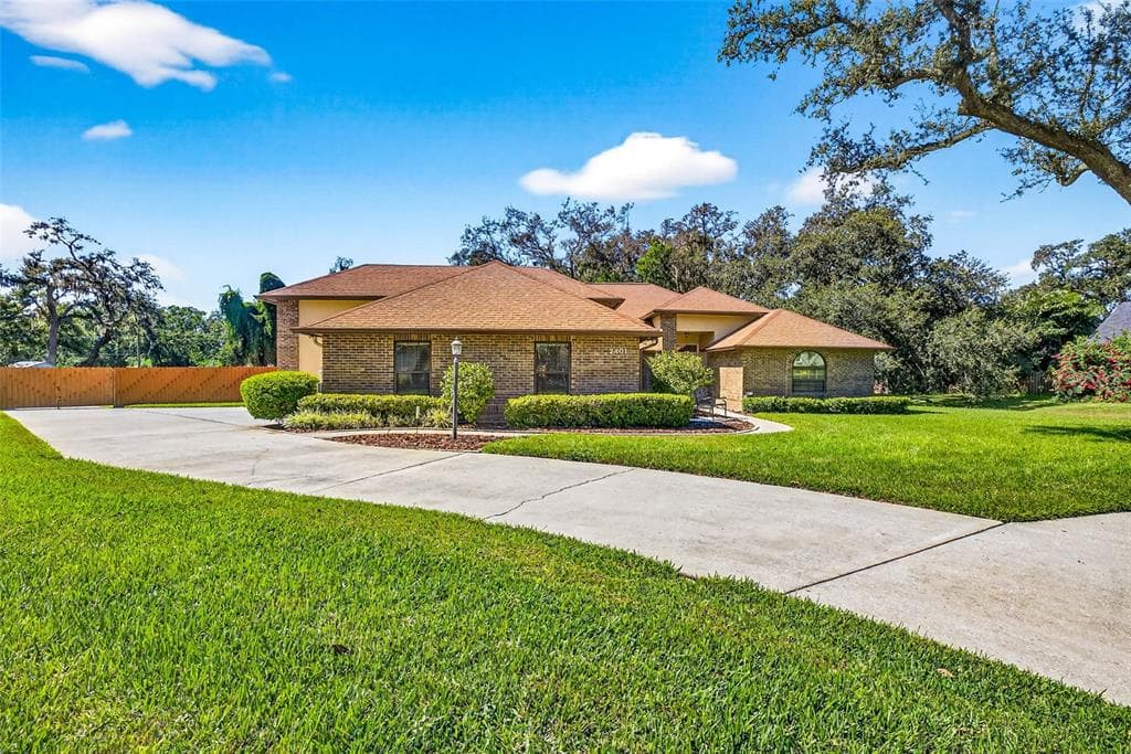 2401 NATURES COURT VALRICO, FL 33596