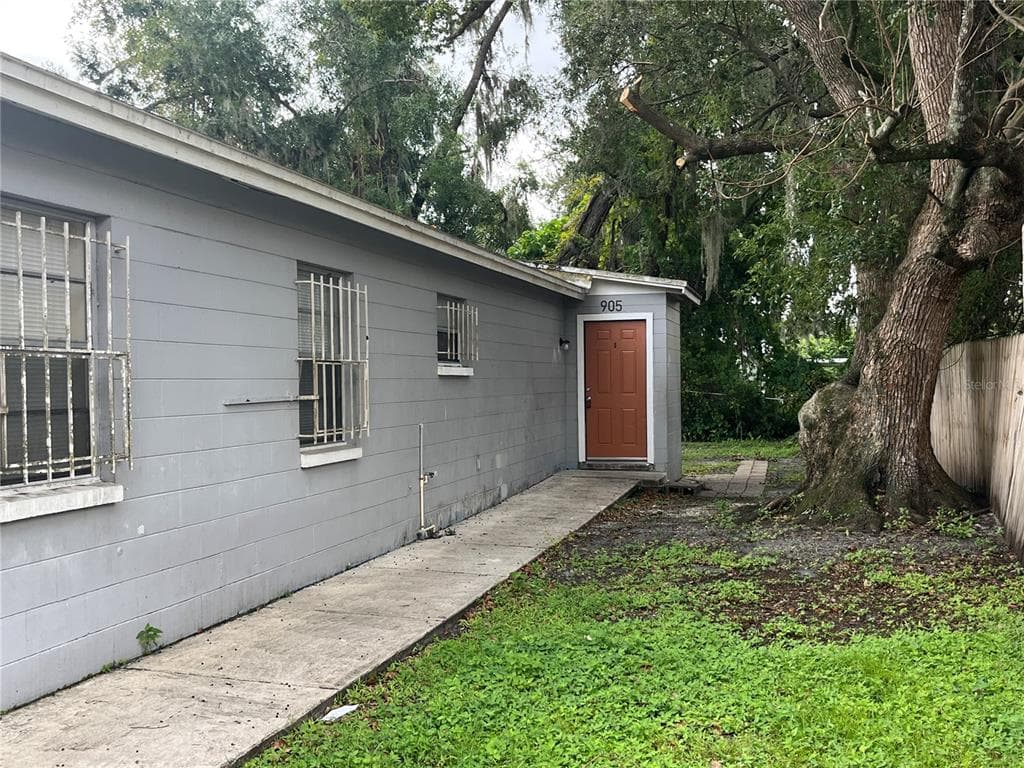 905 W MADISON STREET PLANT CITY, FL 33563