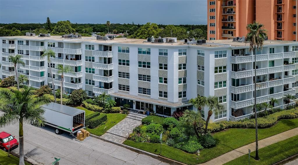 1100 N SHORE DRIVE NE UNIT 407 ST PETERSBURG, FL 33701