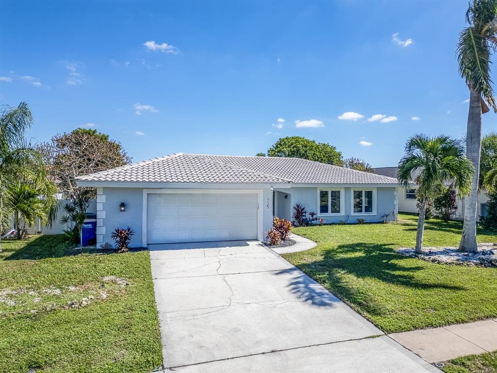725 SNUG ISLAND CLEARWATER BEACH, FL 33767
