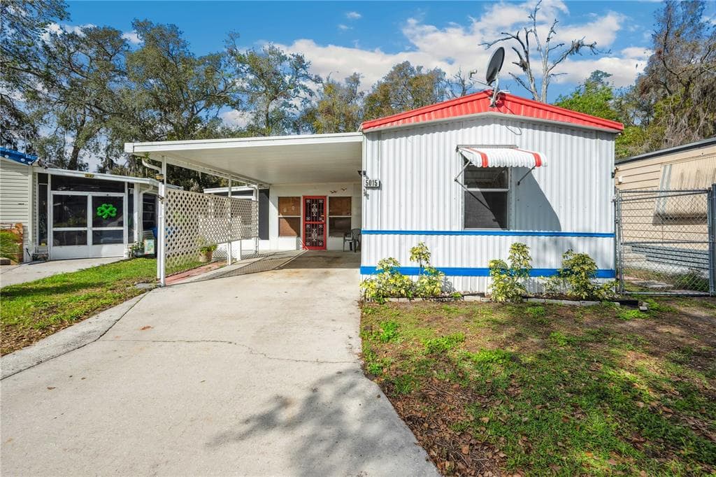 5015 SHIRLEY CIRCLE ZEPHYRHILLS, FL 33542