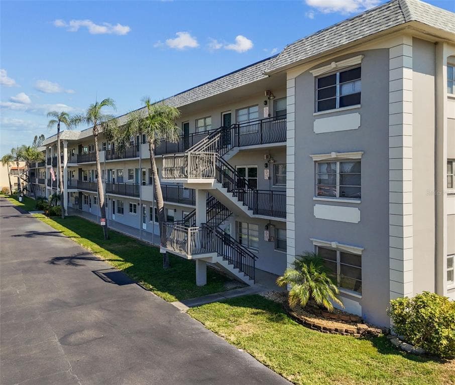 211 PASADENA AVENUE N UNIT 107 ST PETERSBURG, FL 33710