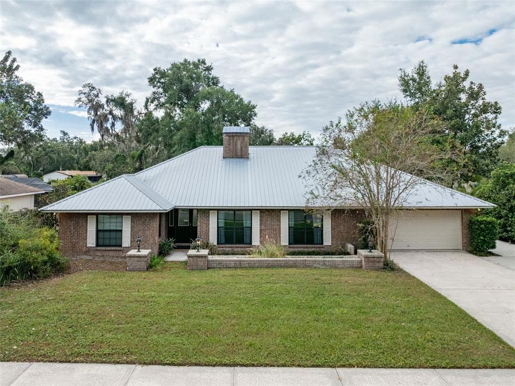 2419 STONEHILL AVENUE VALRICO, FL 33594