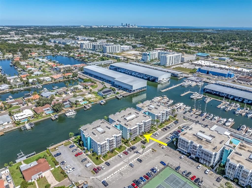 4902 38TH WAY S UNIT 109 ST PETERSBURG, FL 33711