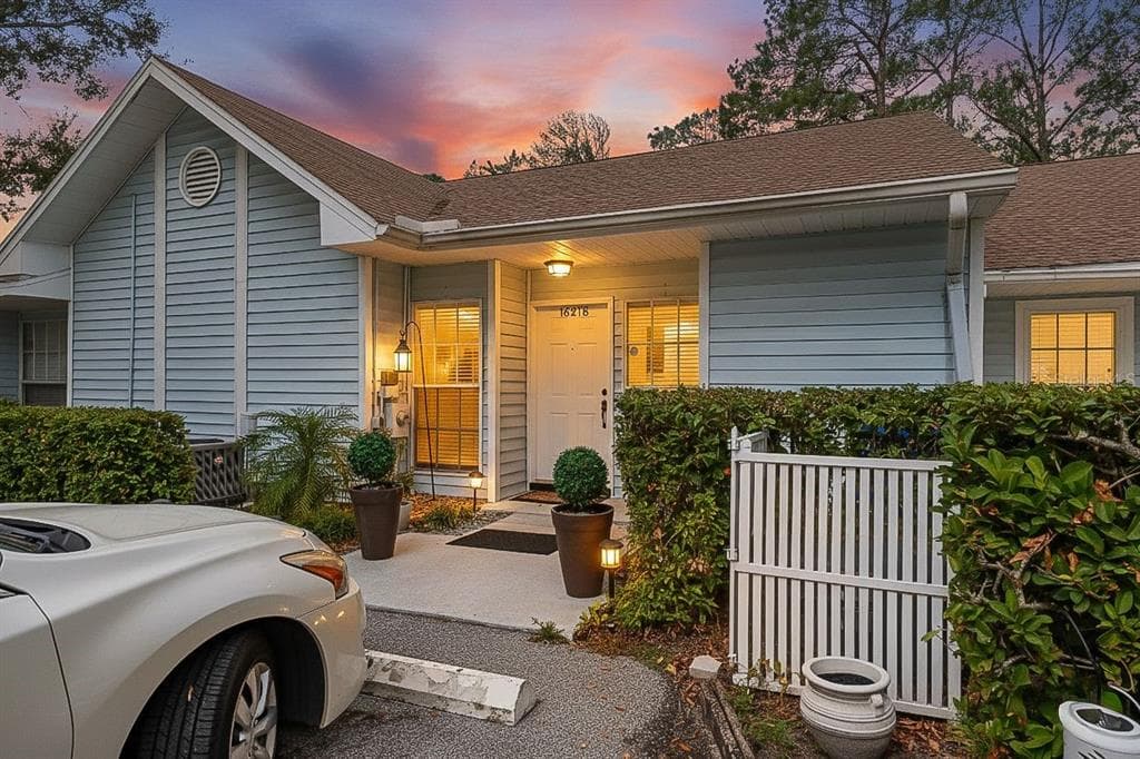 16218 RAMBLING VINE DRIVE W TAMPA, FL 33624