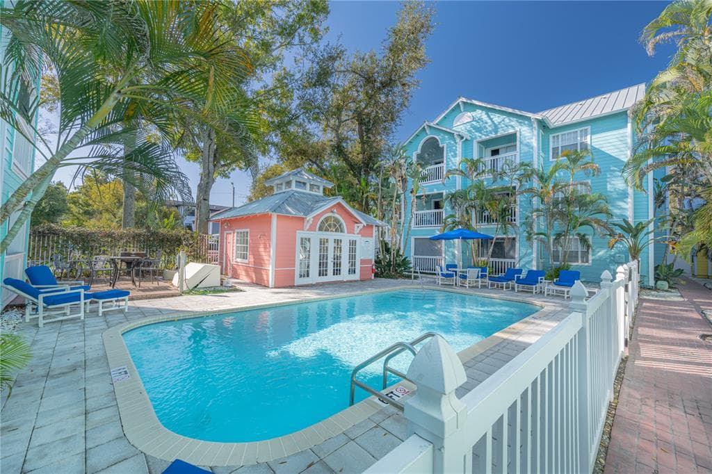 3002 W CLEVELAND STREET UNIT B11 TAMPA, FL 33609