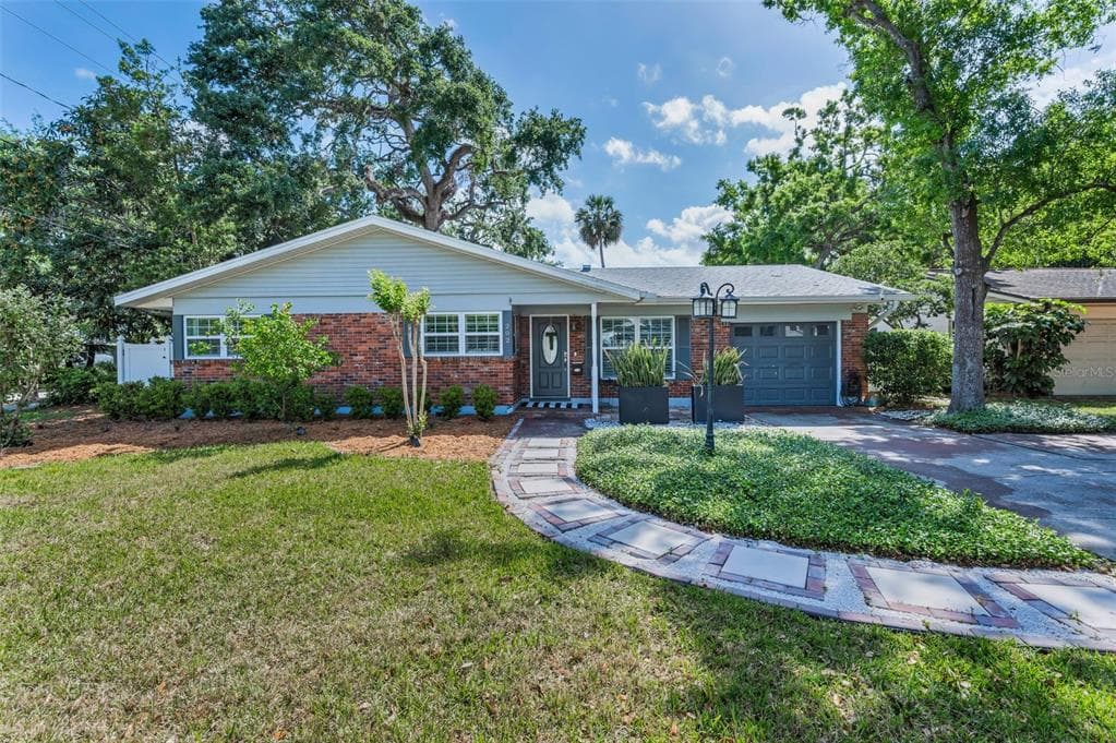 202 S HESPERIDES STREET TAMPA, FL 33609
