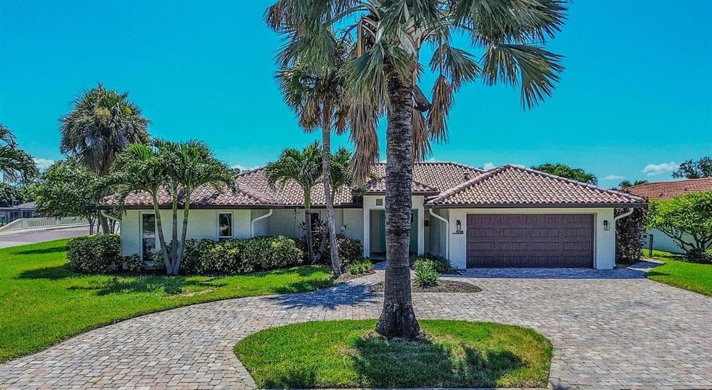 1998 KANSAS AVENUE NE ST PETERSBURG, FL 33703