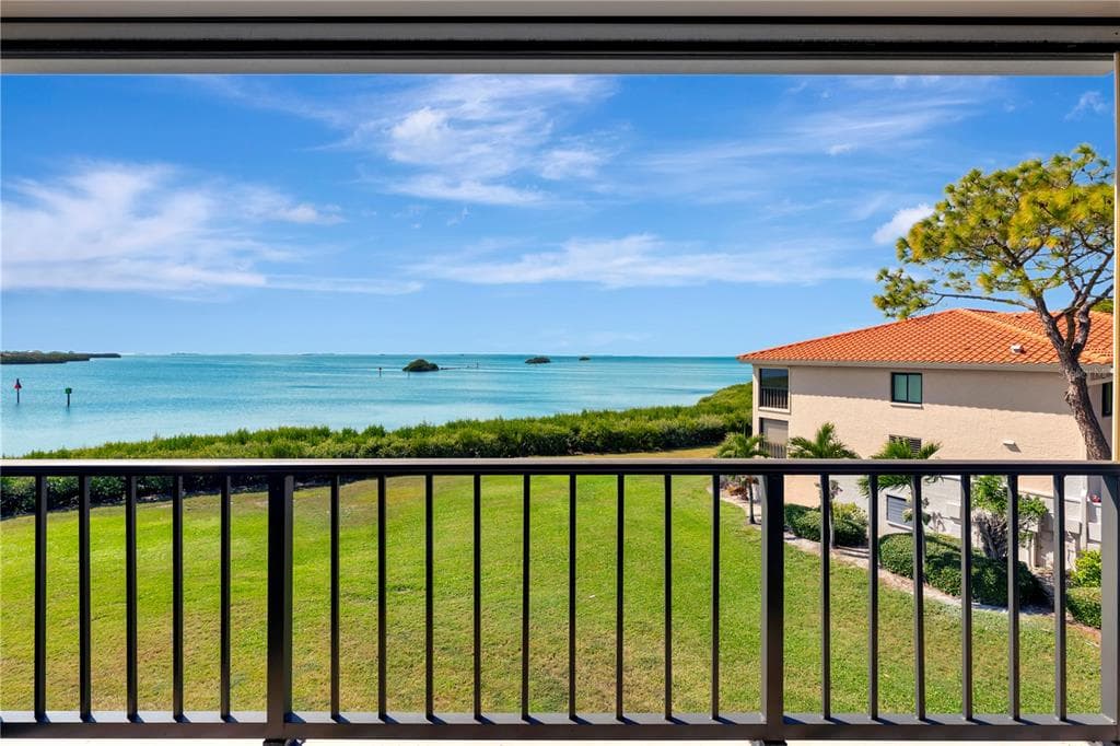 1810 MARINER DRIVE UNIT 207 TARPON SPRINGS, FL 34689
