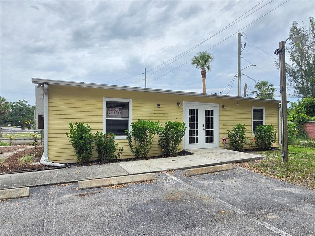 7901 N NEBRASKA AVENUE UNIT 100 TAMPA, FL 33604