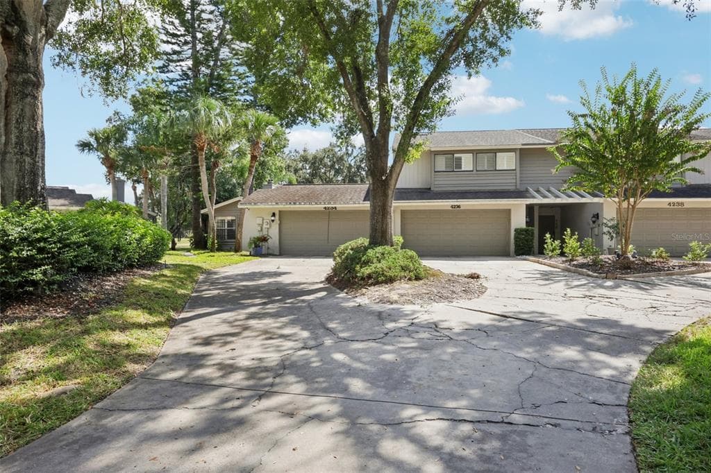 4234 GOLF CLUB LANE TAMPA, FL 33618