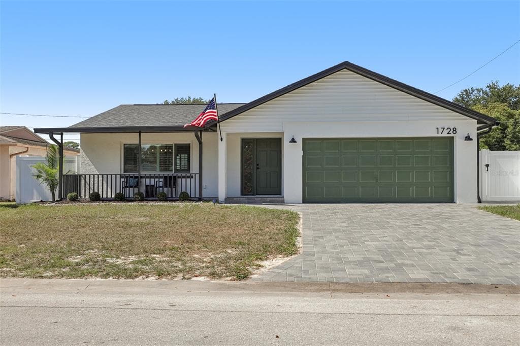 1728 W LAGOON CIRCLE CLEARWATER, FL 33765