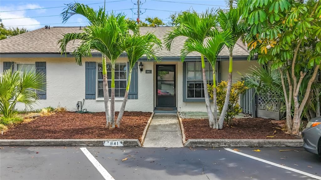 641 LAGUNA VISTA COURT LARGO, FL 33771