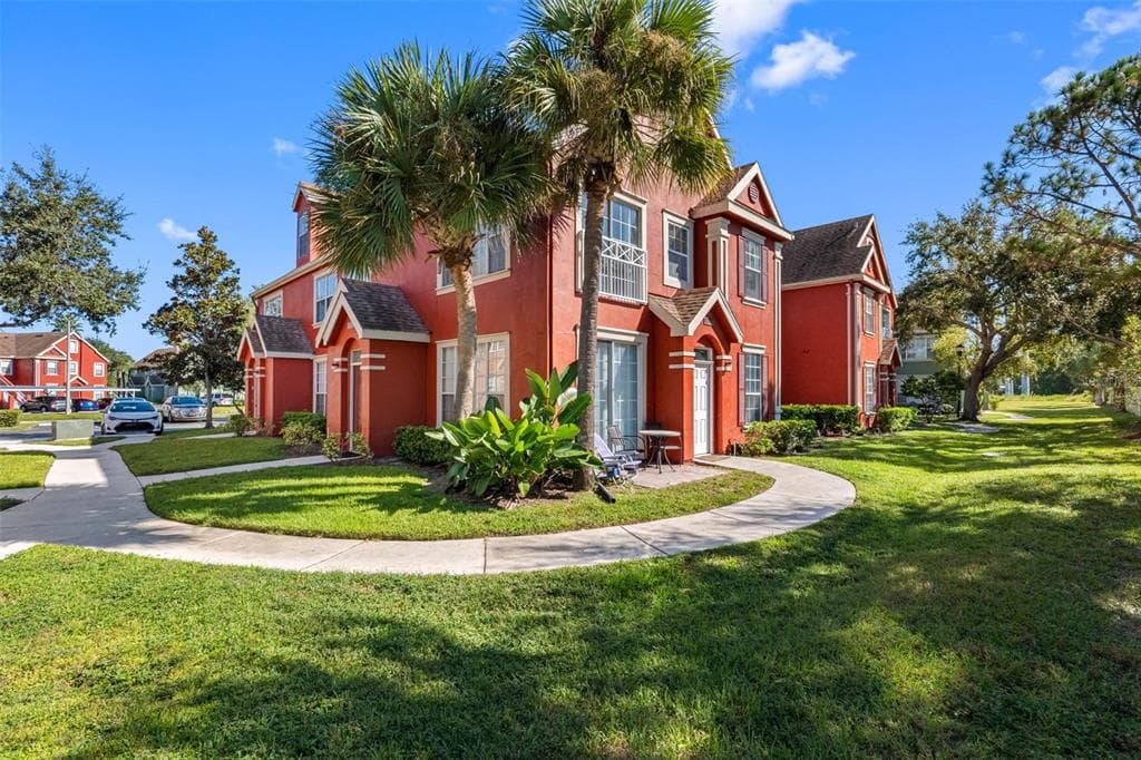 10538 WINDSOR LAKE COURT UNIT 10538 TAMPA, FL 33626