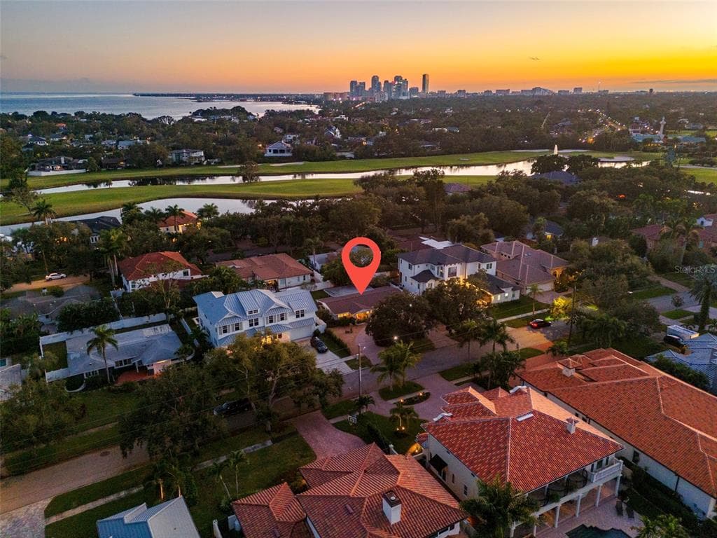 300 BAYVIEW DRIVE NE ST PETERSBURG, FL 33704