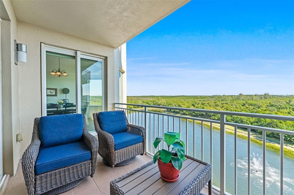 10851 MANGROVE CAY LANE NE UNIT 612 ST PETERSBURG, FL 33716