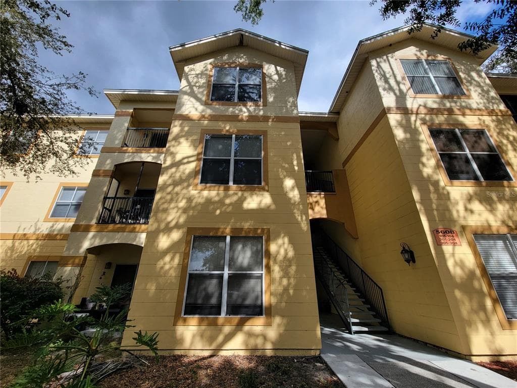 5608 PINNACLE HEIGHTS CIRCLE UNIT 302 TAMPA, FL 33624