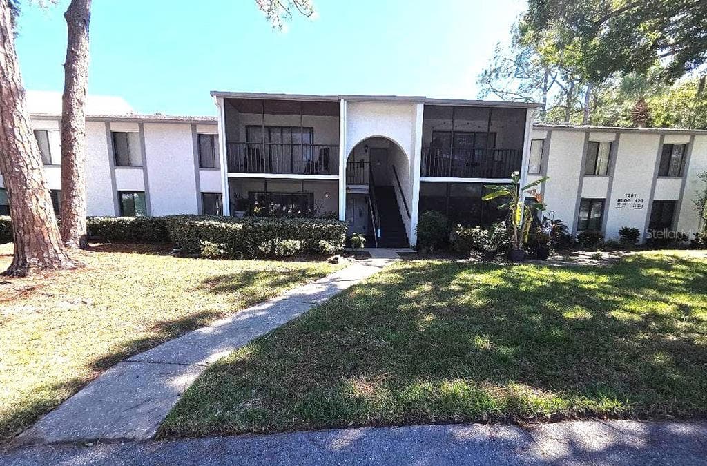 1281 PINE RIDGE CIRCLE E UNIT E1 TARPON SPRINGS, FL 34688