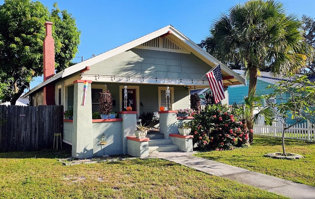 1921 BURLINGTON AVENUE N ST PETERSBURG, FL 33713