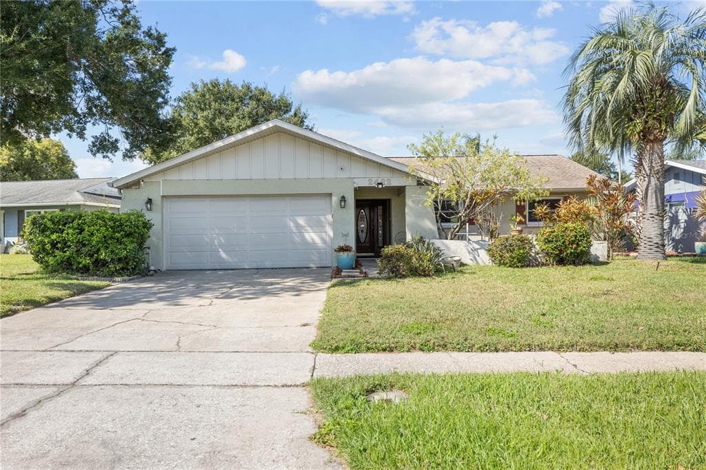 2462 MOORE HAVEN DRIVE E