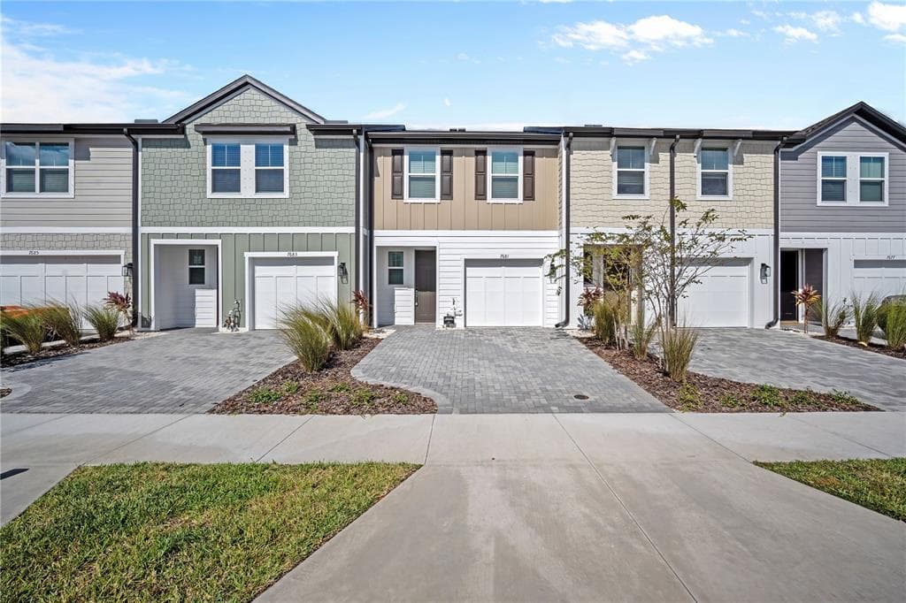 7681 DEER VALLEY CIRCLE TAMPA, FL 33635