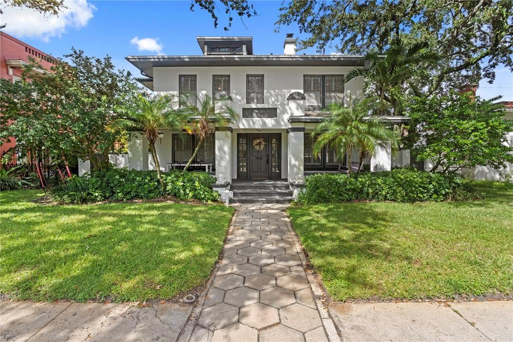 515 20TH AVENUE NE ST PETERSBURG, FL 33704