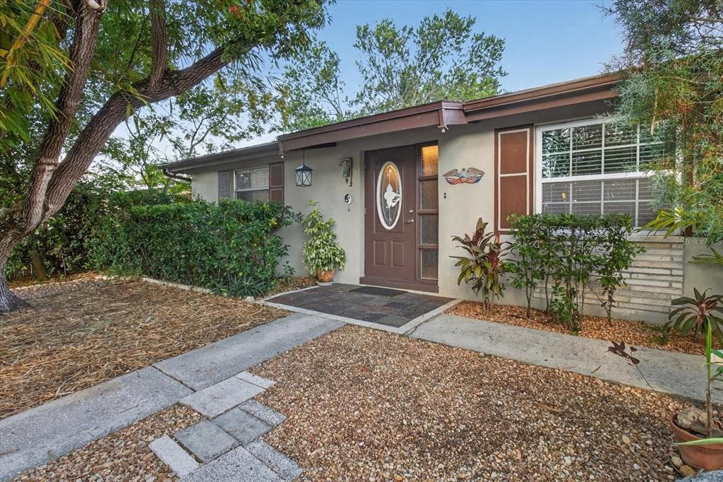 1652 DEBONAIR DRIVE HOLIDAY, FL 34690