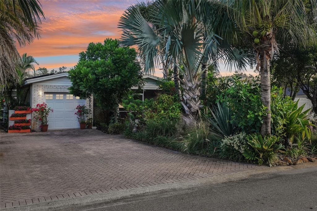 5715 4TH AVENUE N ST PETERSBURG, FL 33710