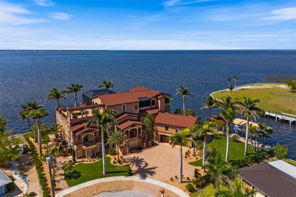 266 BANGSBERG ROAD SE PORT CHARLOTTE, FL 33952