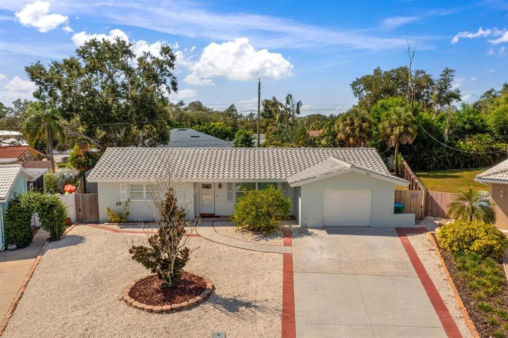 5576 WILLIAMSDALE COURT