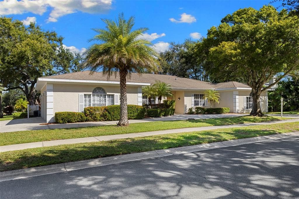 642 WEATHERSFIELD DRIVE DUNEDIN, FL 34698