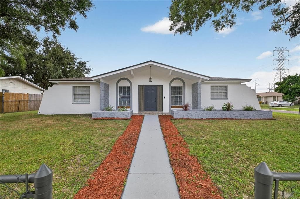 8609 FISH LAKE ROAD TAMPA, FL 33619