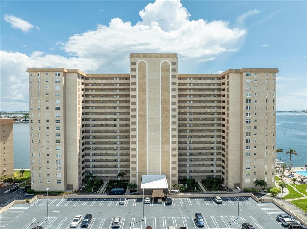 5200 BRITTANY DRIVE S UNIT 303 ST PETERSBURG, FL 33715
