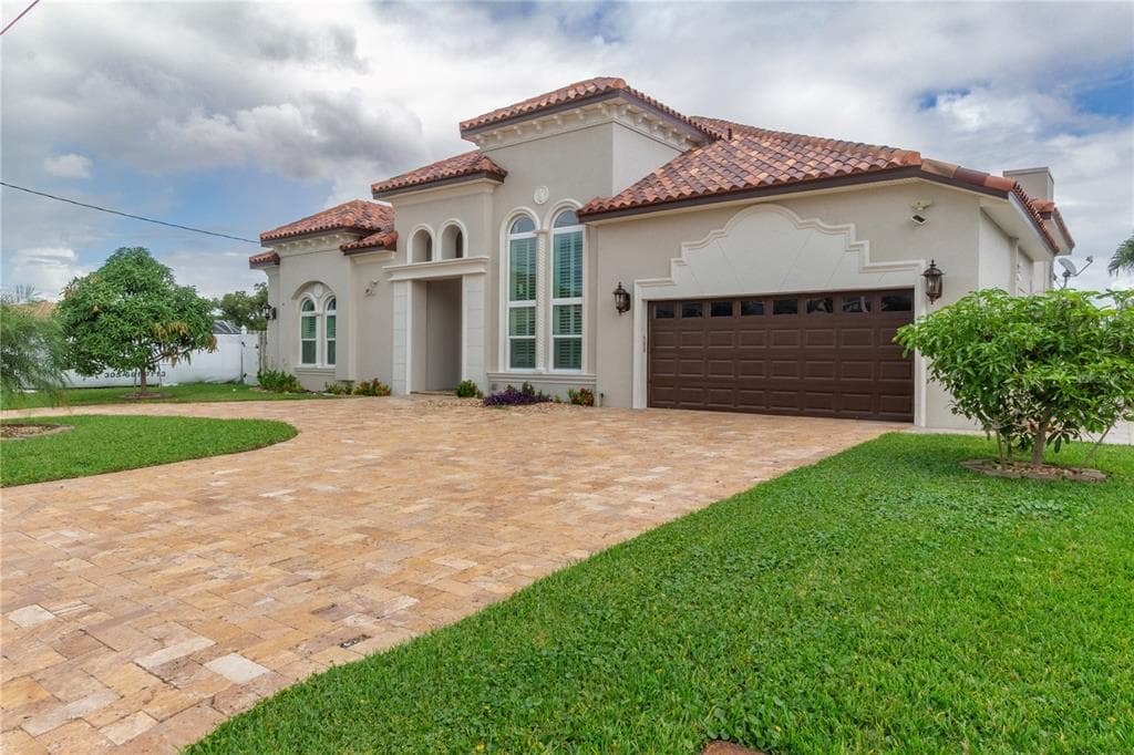 25 LEEWARD ISLAND CLEARWATER, FL 33767