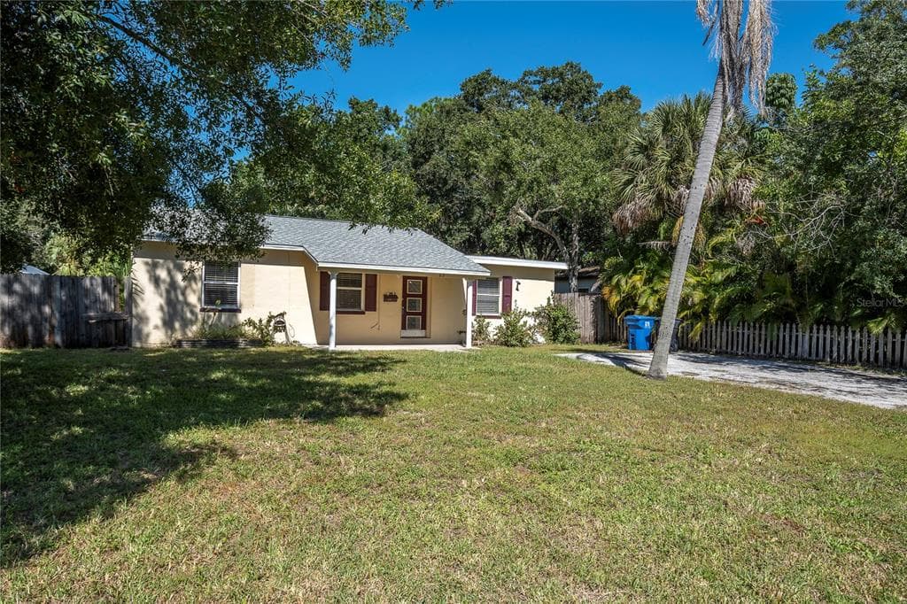 233 41ST AVENUE NE ST PETERSBURG, FL 33703