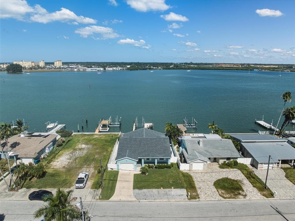 828 BAY POINT DRIVE MADEIRA BEACH, FL 33708