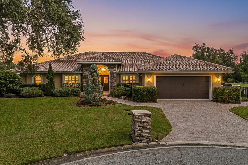 1080 WATER OAK COURT NE ST PETERSBURG, FL 33703