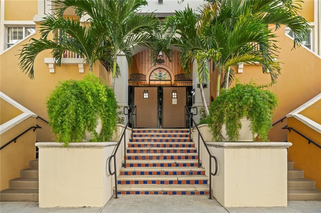 200 4TH AVENUE S UNIT 316 ST PETERSBURG, FL 33701