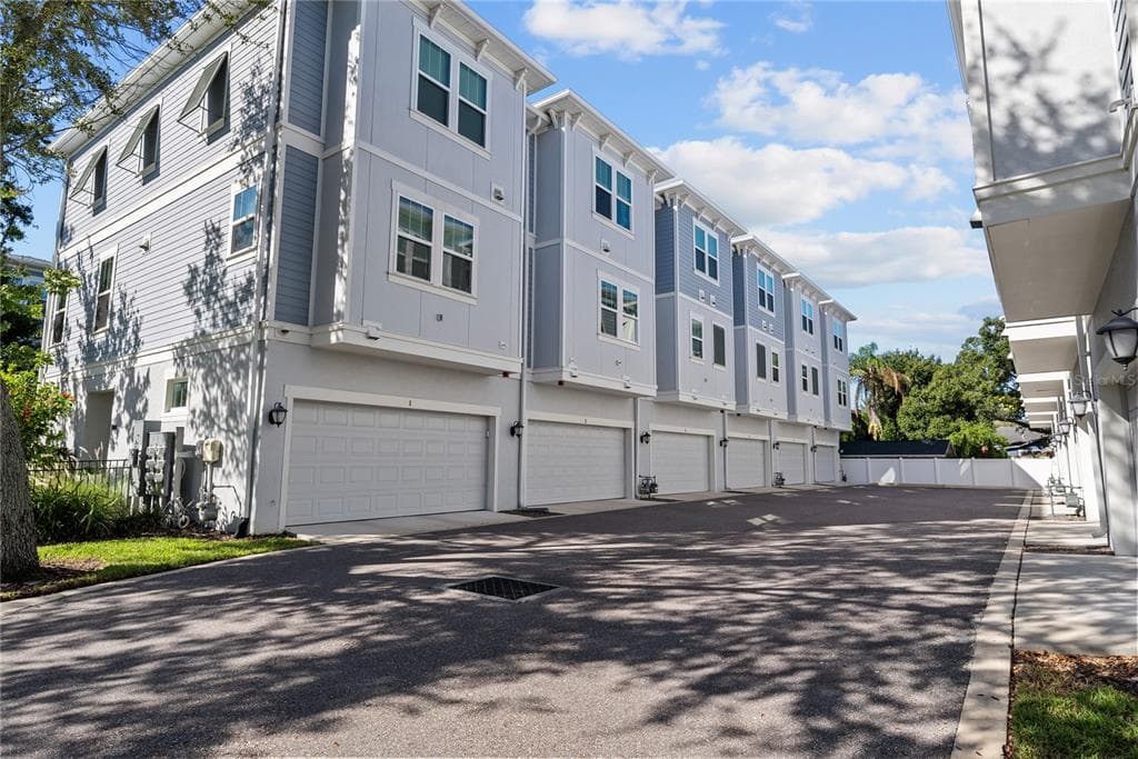 203 S TAMPANIA AVENUE UNIT 1 TAMPA, FL 33609