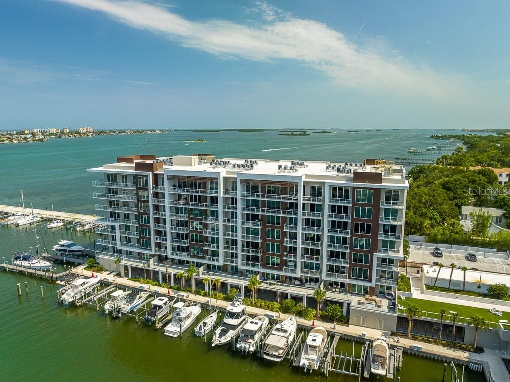 920 N OSCEOLA AVENUE UNIT 409 CLEARWATER, FL 33755