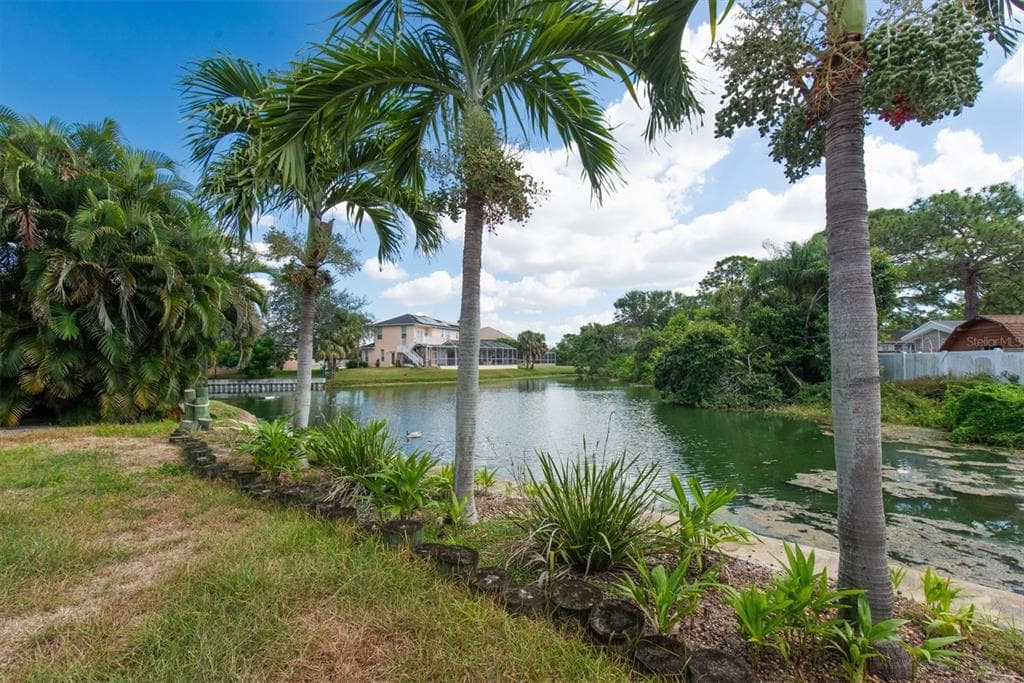 5785 BAY PINES LAKES BOULEVARD SEMINOLE, FL 33708