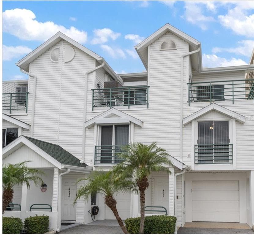 320 ISLAND WAY UNIT 105 CLEARWATER BEACH, FL 33767
