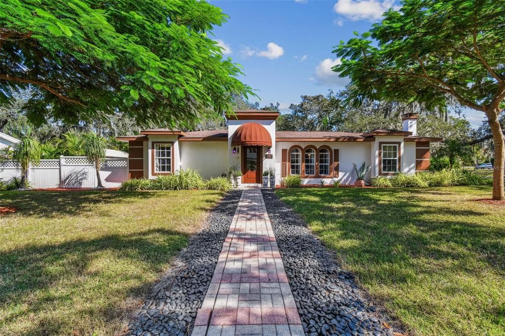 207 WILLOWICK AVENUE TEMPLE TERRACE, FL 33617
