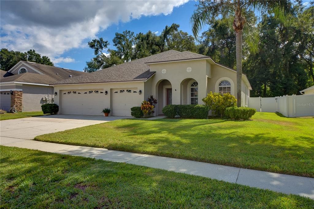 2823 WINDCREST OAKS COURT VALRICO, FL 33594