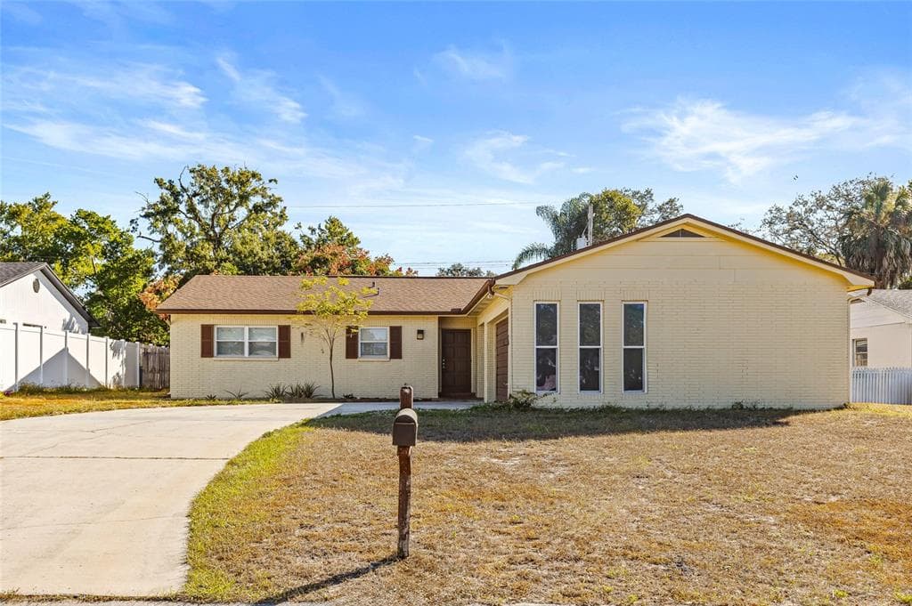 2213 TANGLEWOOD WAY BRANDON, FL 33511